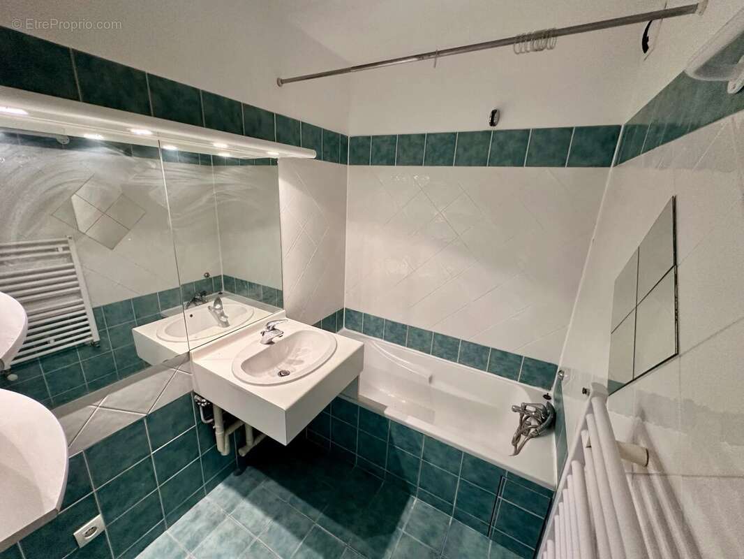 T4 lumineux de 87 m² avec balcon, ascenseur et garage en option – Secteur Gare - photo 13