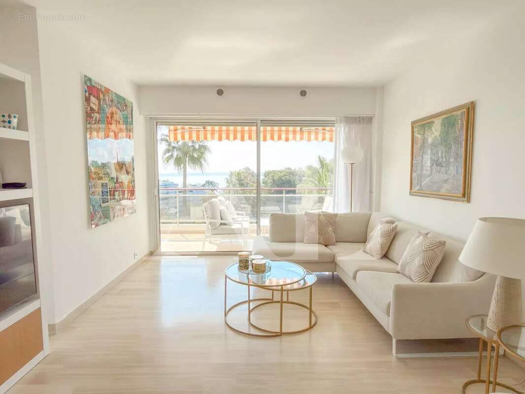 Appartement à VALLAURIS