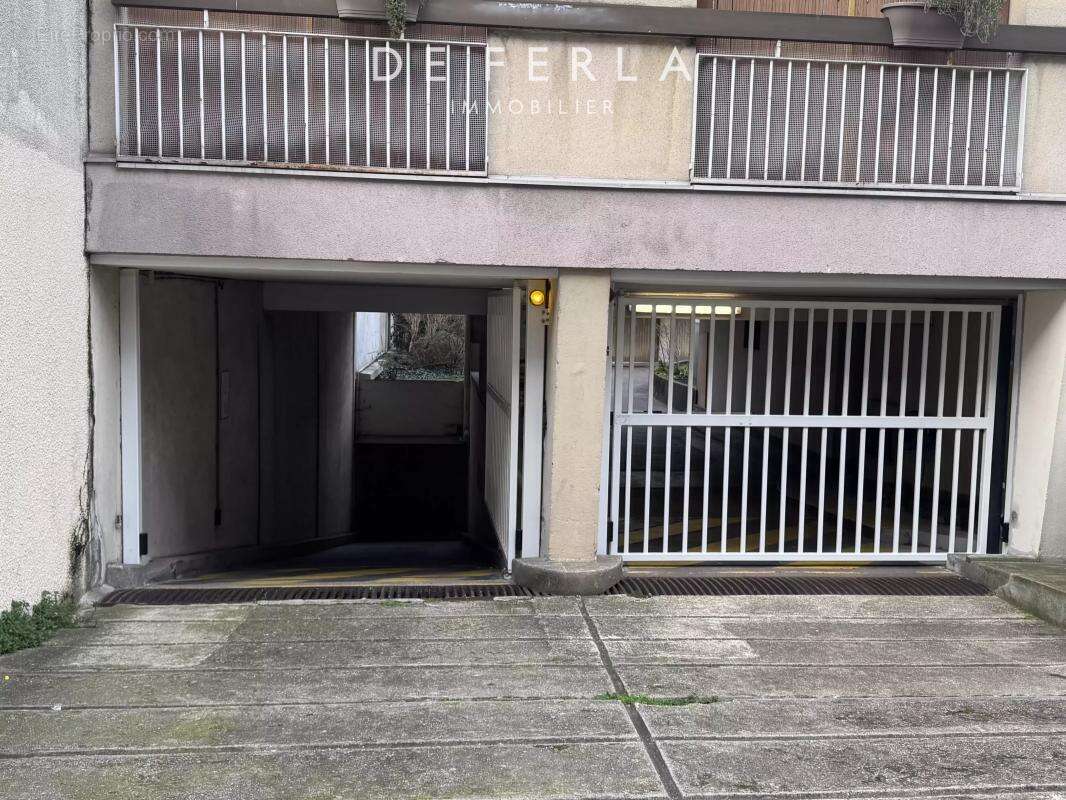 Parking à PARIS-14E