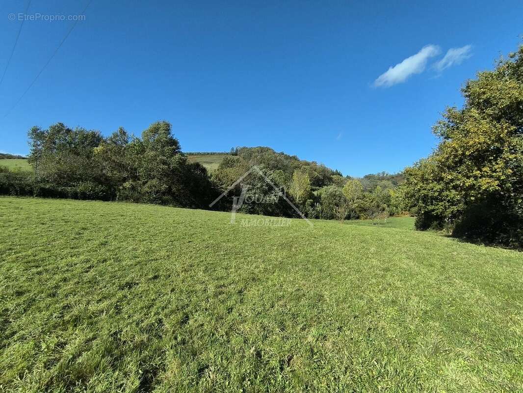 Terrain à YOUX