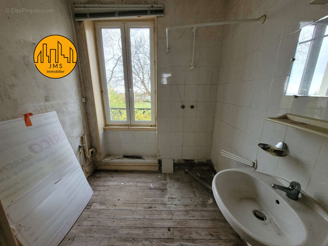 Maison à MONTMARAULT