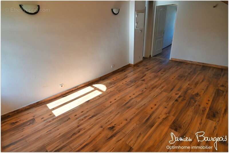 Appartement à POUGNY