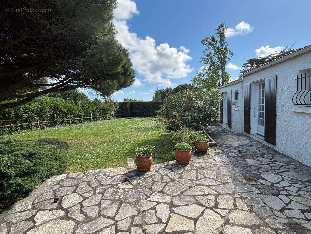 Maison à LA BREE-LES-BAINS