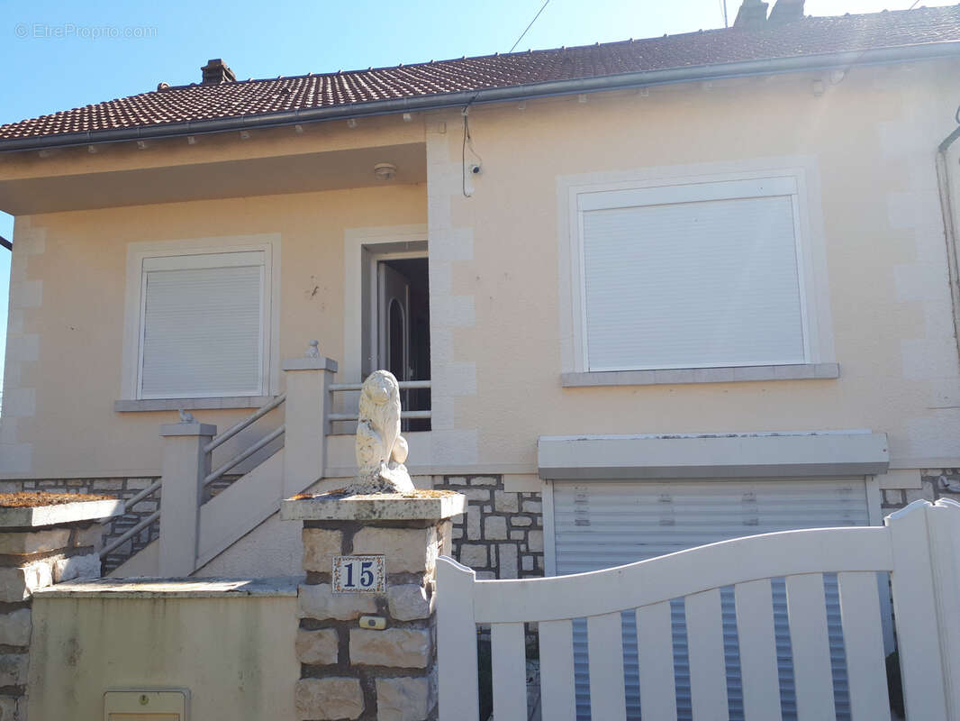 Agréable maison sur sous avec joli jardin clos et arboré avec cabanon - photo 3