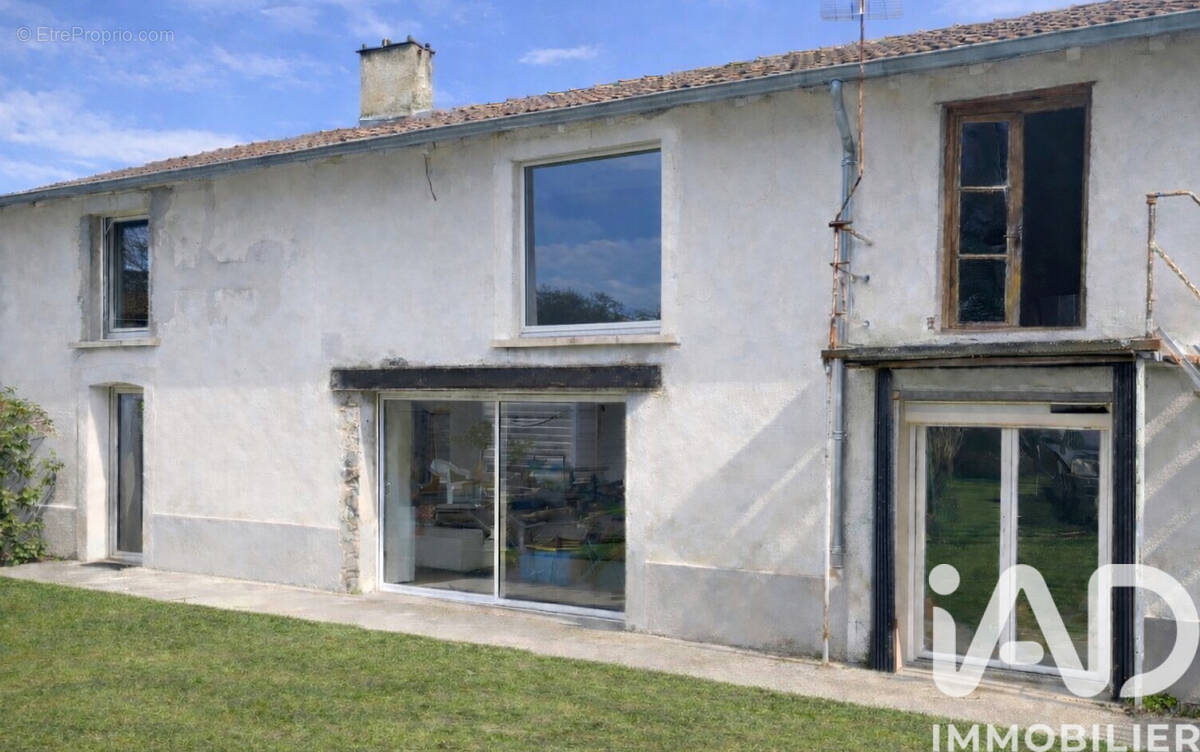 Photo 1 - Maison à MIZERIEUX
