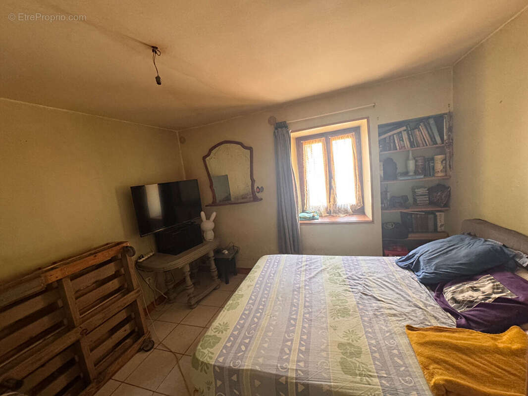 Maison à MONTCENIS