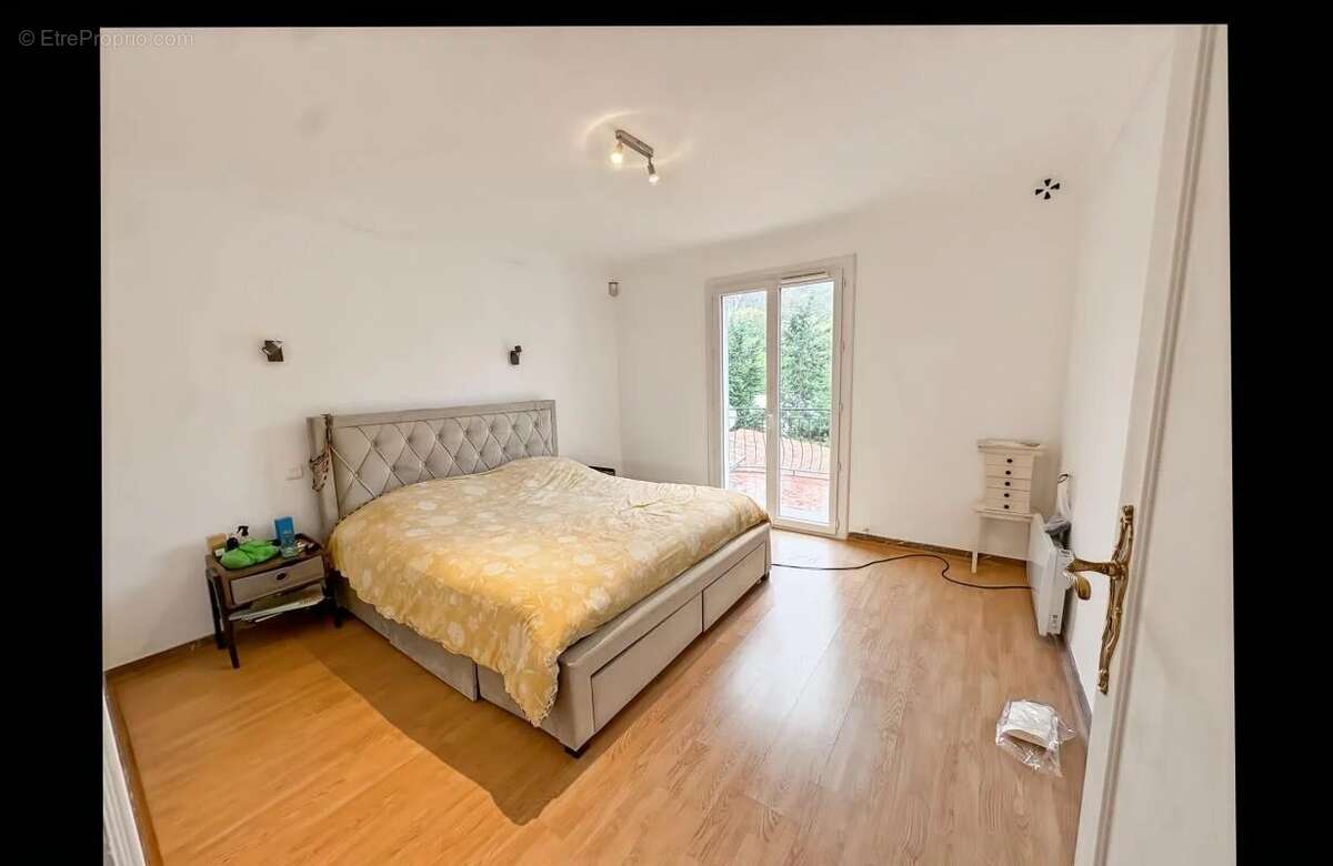 Appartement à MOUGINS