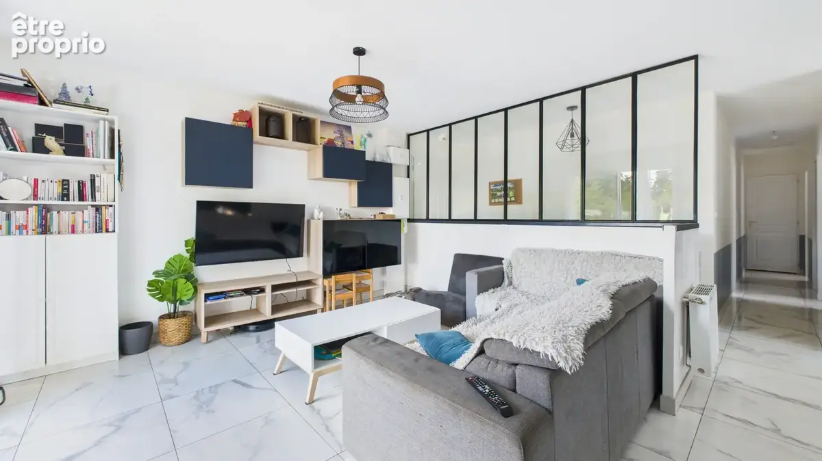 A Vendre - Maison  de 102 m2 récente de plain-pied proche du centre-ville. - photo 2