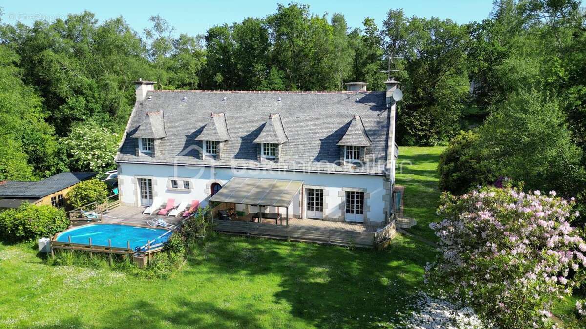 Maison à CAST