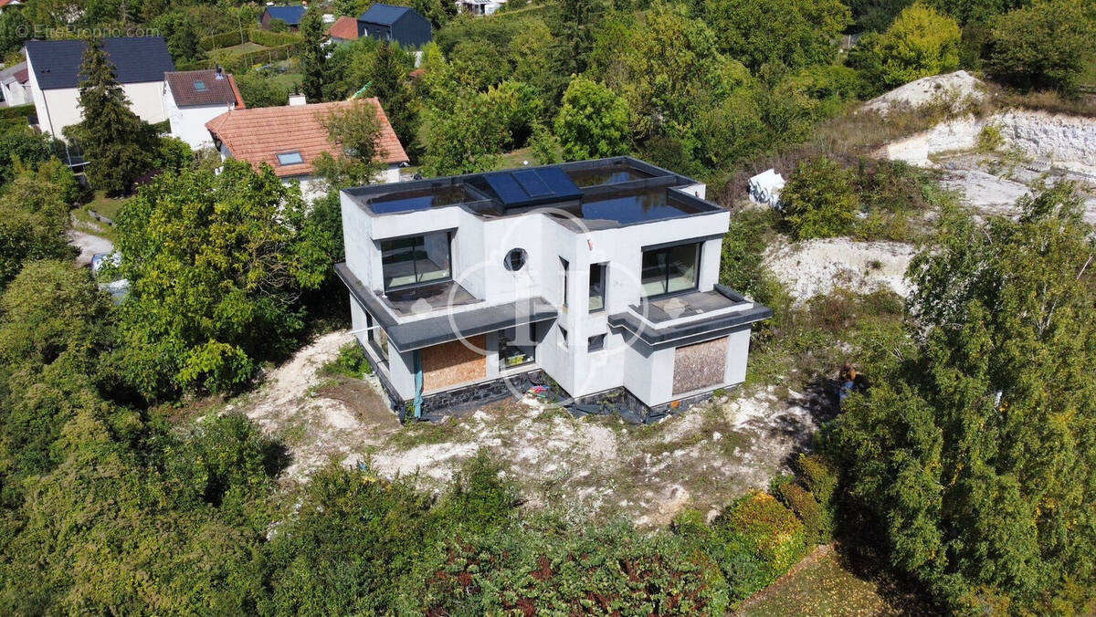 Maison à AULNAY-SUR-MAULDRE