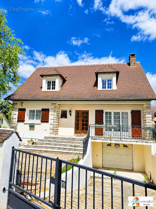 Maison à COMBS-LA-VILLE