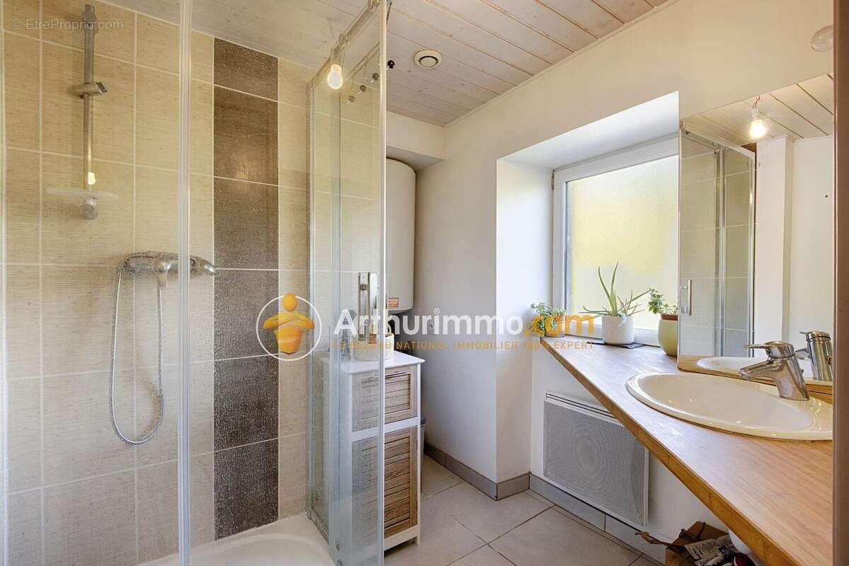 Appartement à SAINT-GEOIRE-EN-VALDAINE