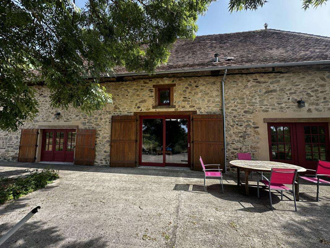 Maison à VICQ-SUR-BREUILH