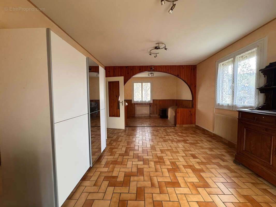 Maison à ONET-LE-CHATEAU
