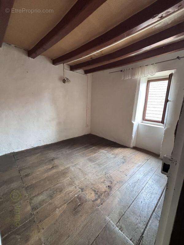 Maison 71 m² à Cressat  - photo 9