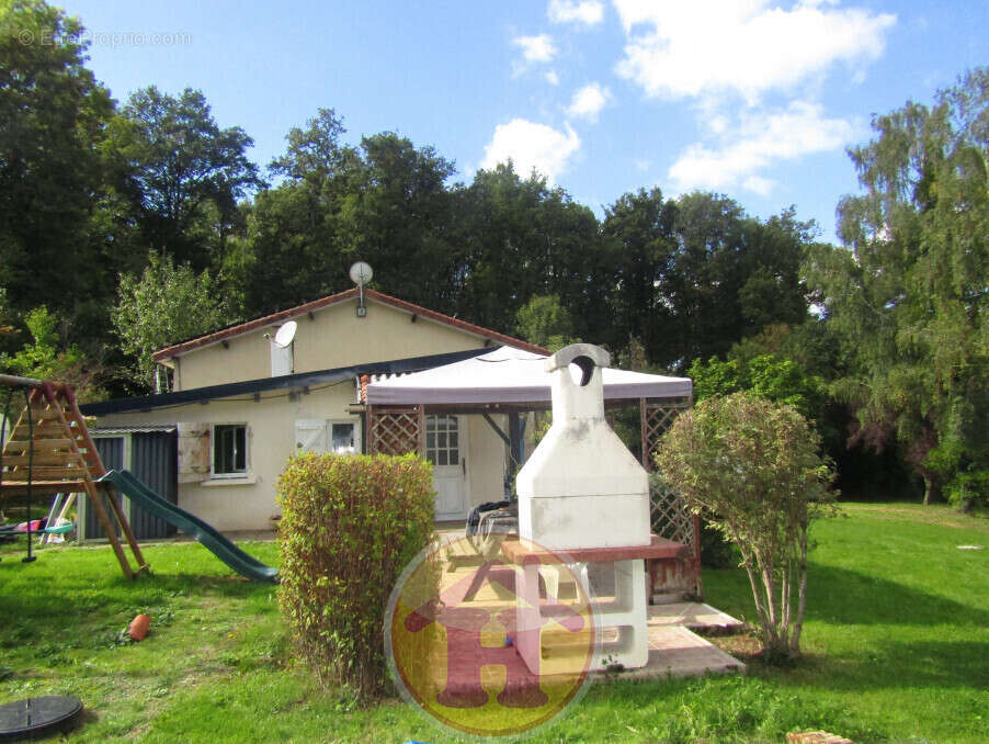 Maison à SAINT-MARTIN-DE-JUSSAC