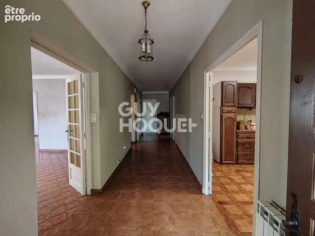 Carpentras Lègue - Maison de 7 pièce(s) de 210 m² avec 5 chambres, jardin et garage - photo 4