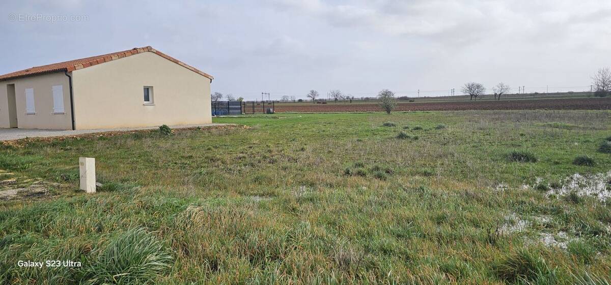 Terrain à ROULLET-SAINT-ESTEPHE