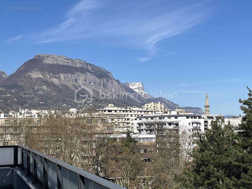 EXCLUSIVITÉ : Vivez au Sommet – T3 avec Balcon Panoramique de 25 m² - photo 2