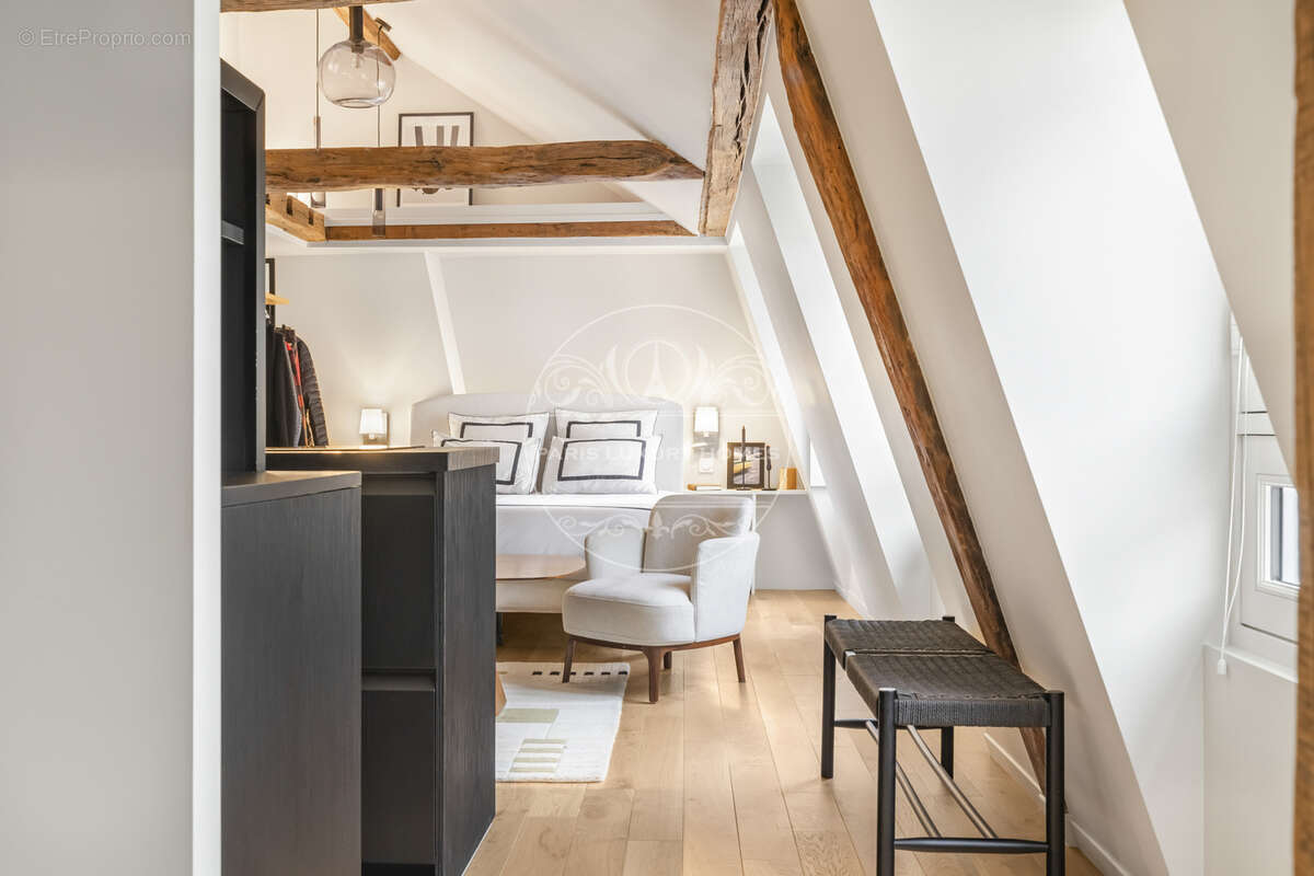 Appartement à PARIS-1E