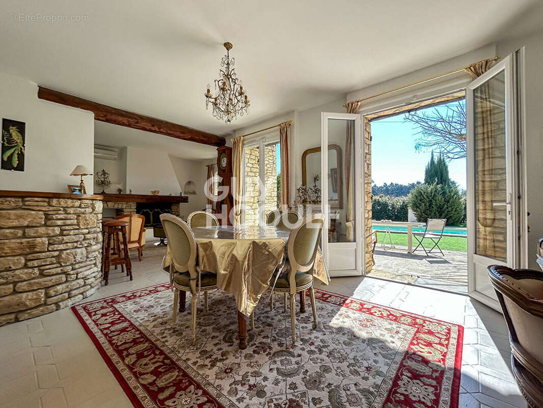 Maison à L'ISLE-SUR-LA-SORGUE