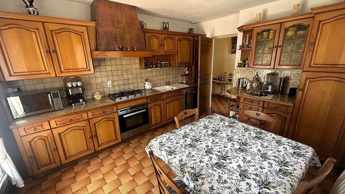 Cuisine équipée - Maison à VETRAZ-MONTHOUX