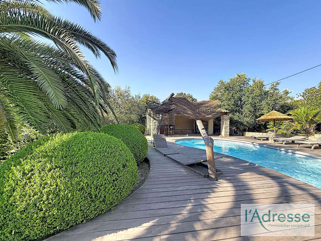 Propriété de caractère - 234 m² + 105 m² de volumes complémentaires dont un T2 indépendant - Piscine - Terrain 2600 m² - photo 13