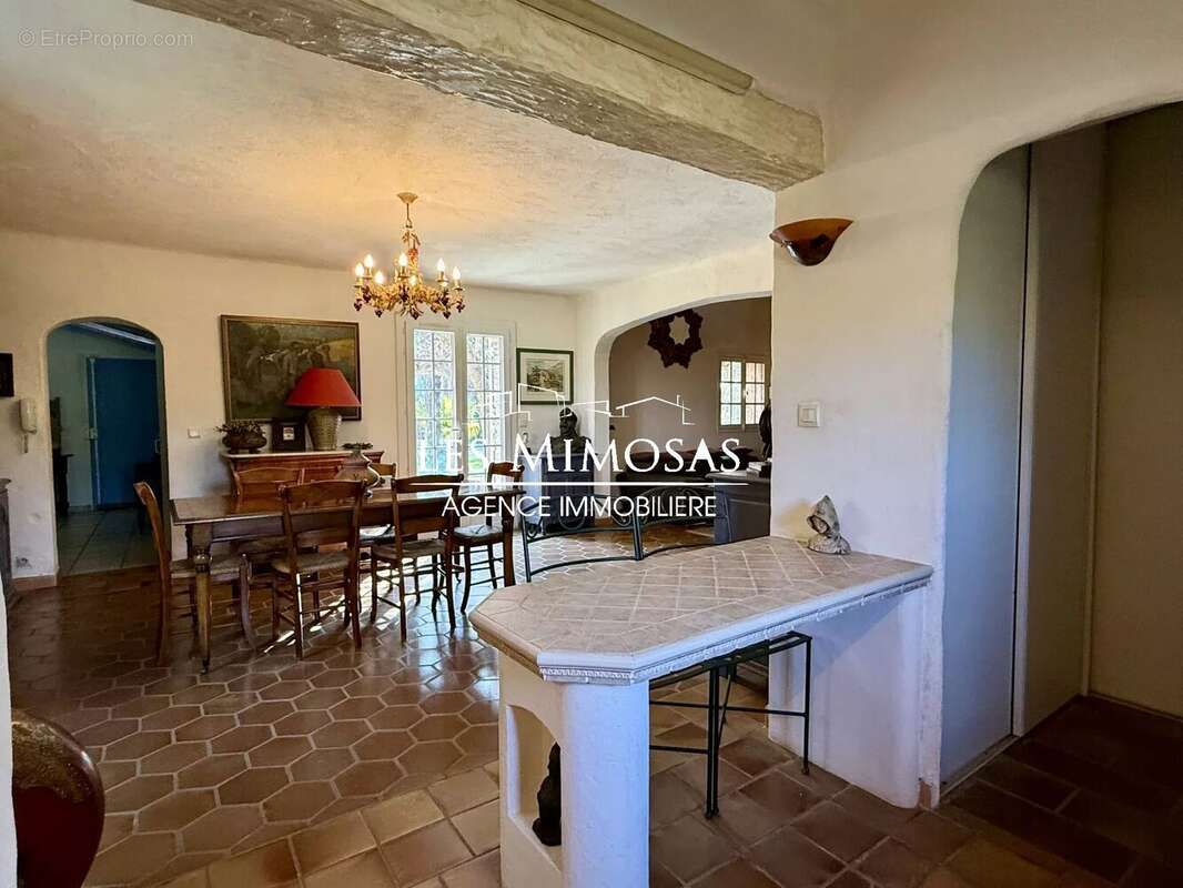 Maison à ROQUEBRUNE-SUR-ARGENS