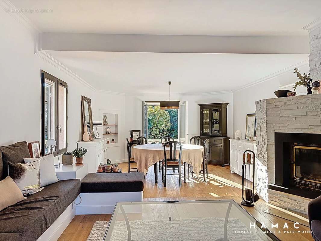 Maison à GREZIEU-LA-VARENNE