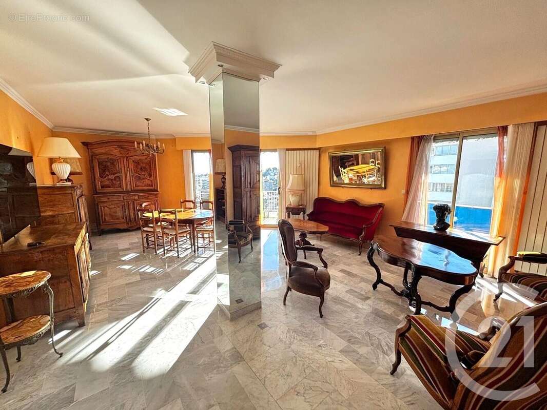 Appartement à LE CANNET