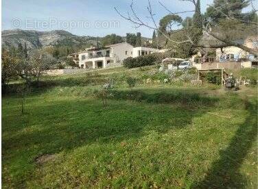 Terrain à ROQUEVAIRE