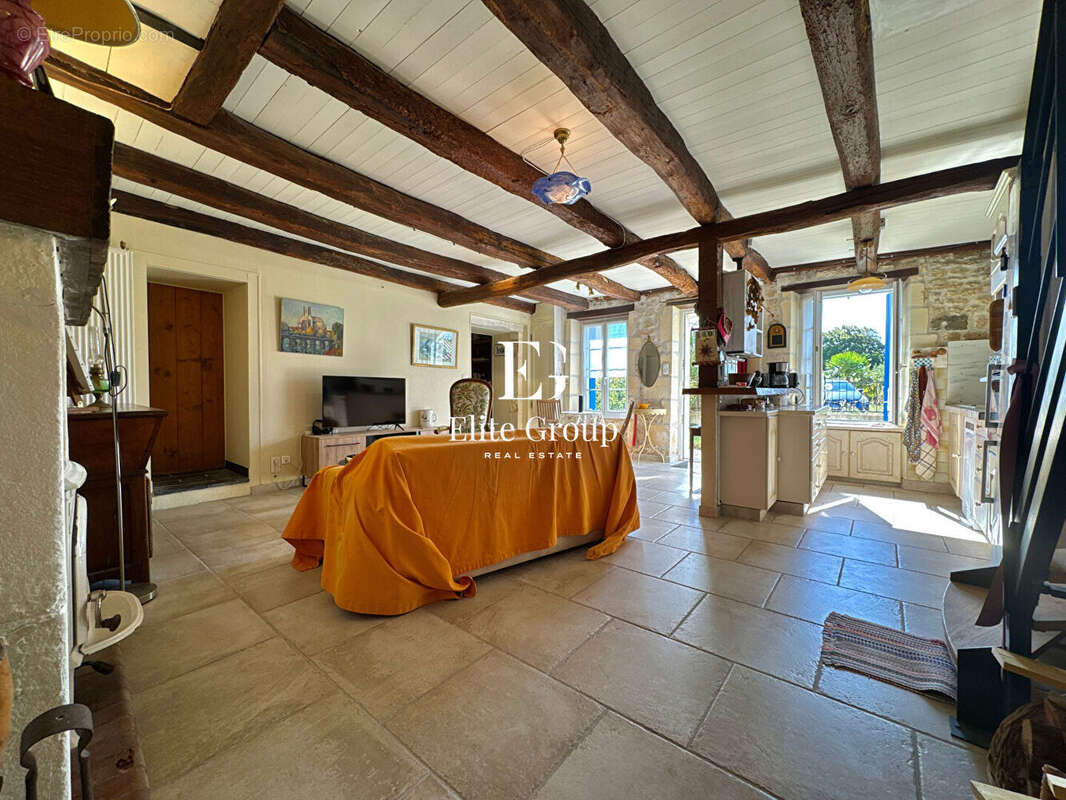 Maison à SAINT-NAZAIRE-SUR-CHARENTE