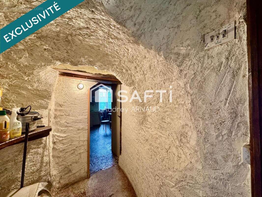 Maison 70 m² à Saint-Merd-La-Breuille  - photo 9