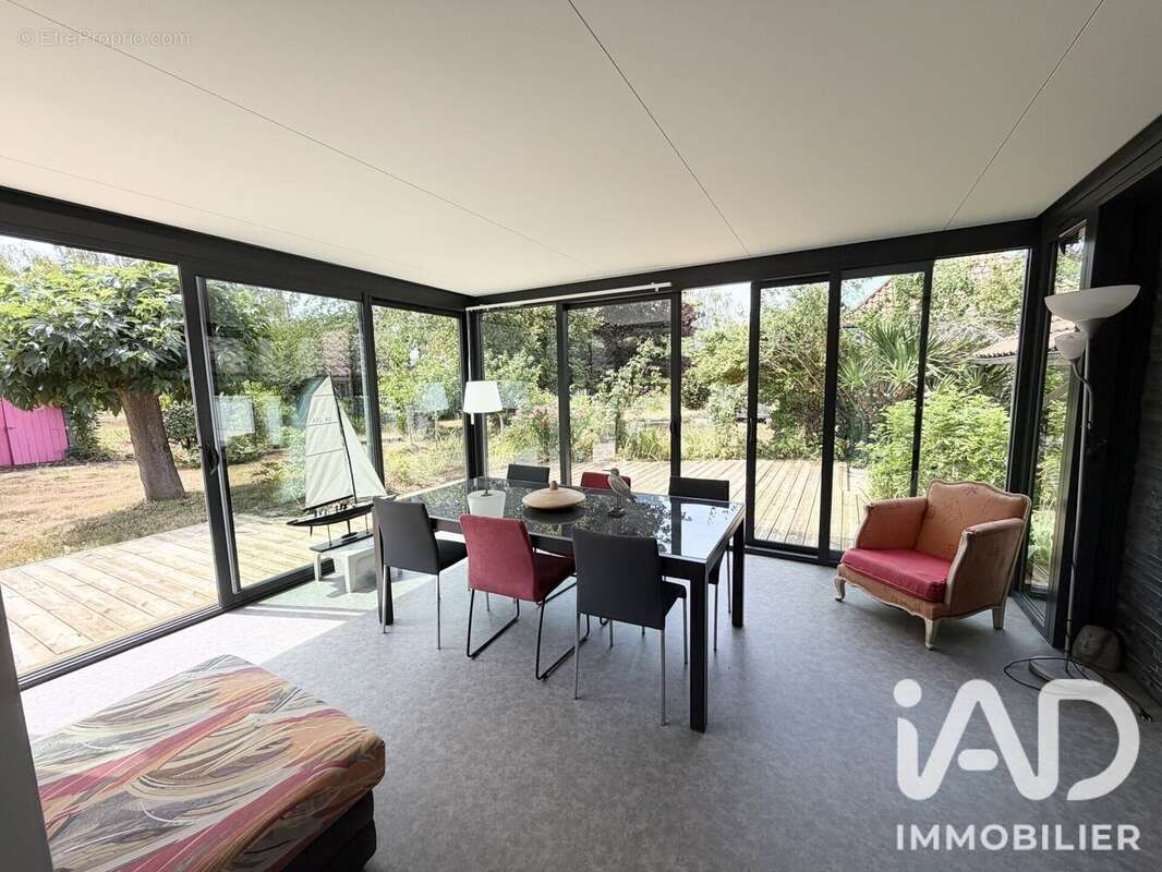 Maison 198 m² à Feytiat  - photo 3