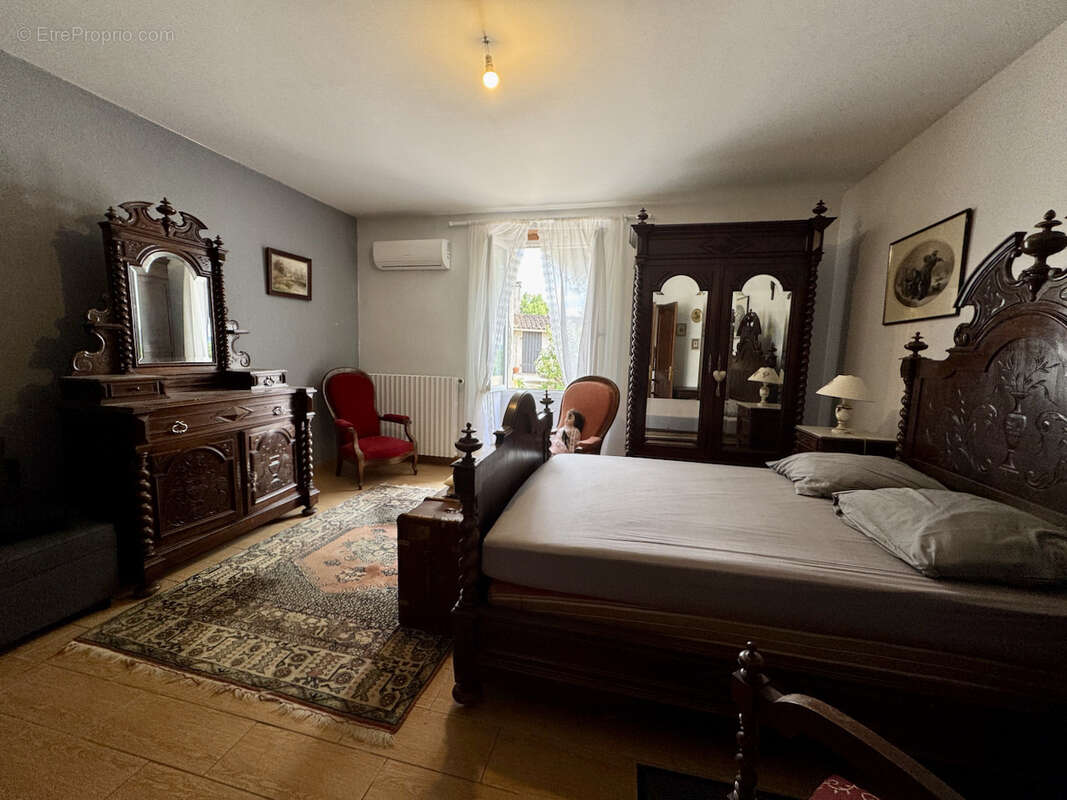 VILLENEUVE SUR LOT, propriété avec rapport locatif possible, grange, piscine et terrain d'environ 4,5ha - photo 19