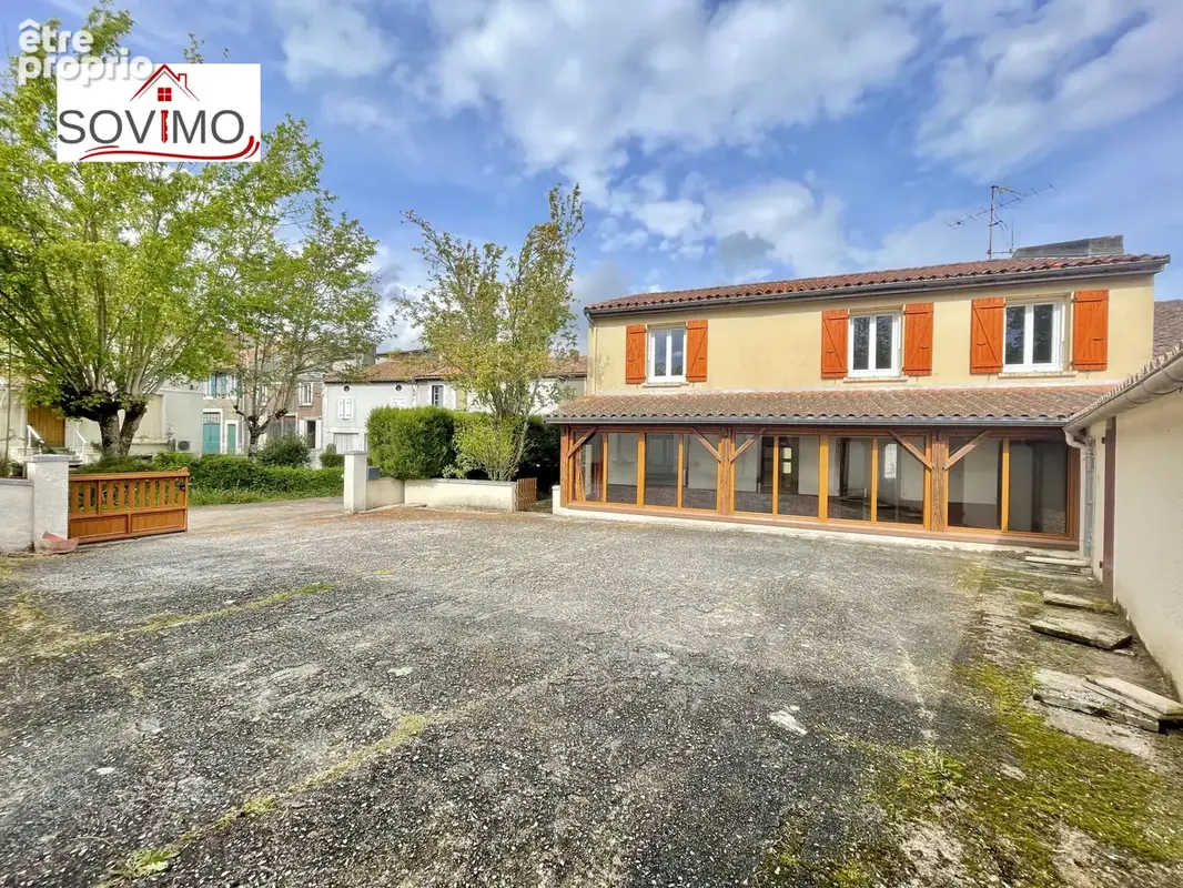 Maison de ville tout confort avec cour et grand garage, 5 chambres. - photo 22
