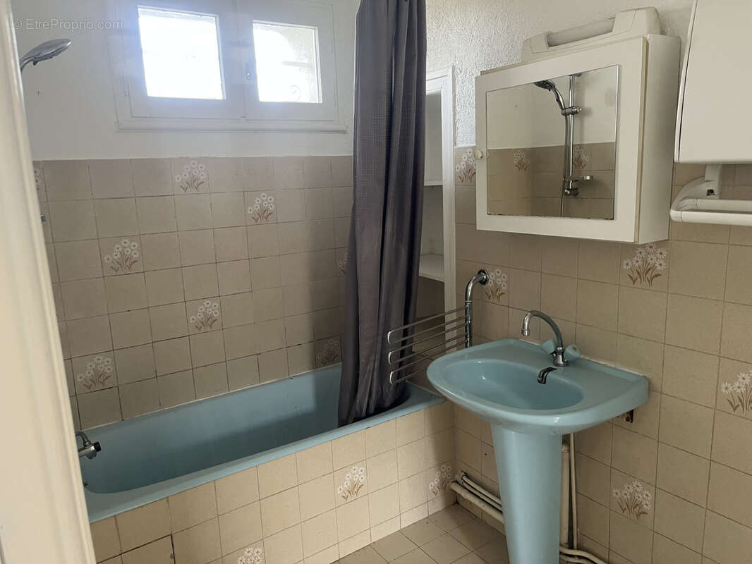 Appartement à VEAUCHE