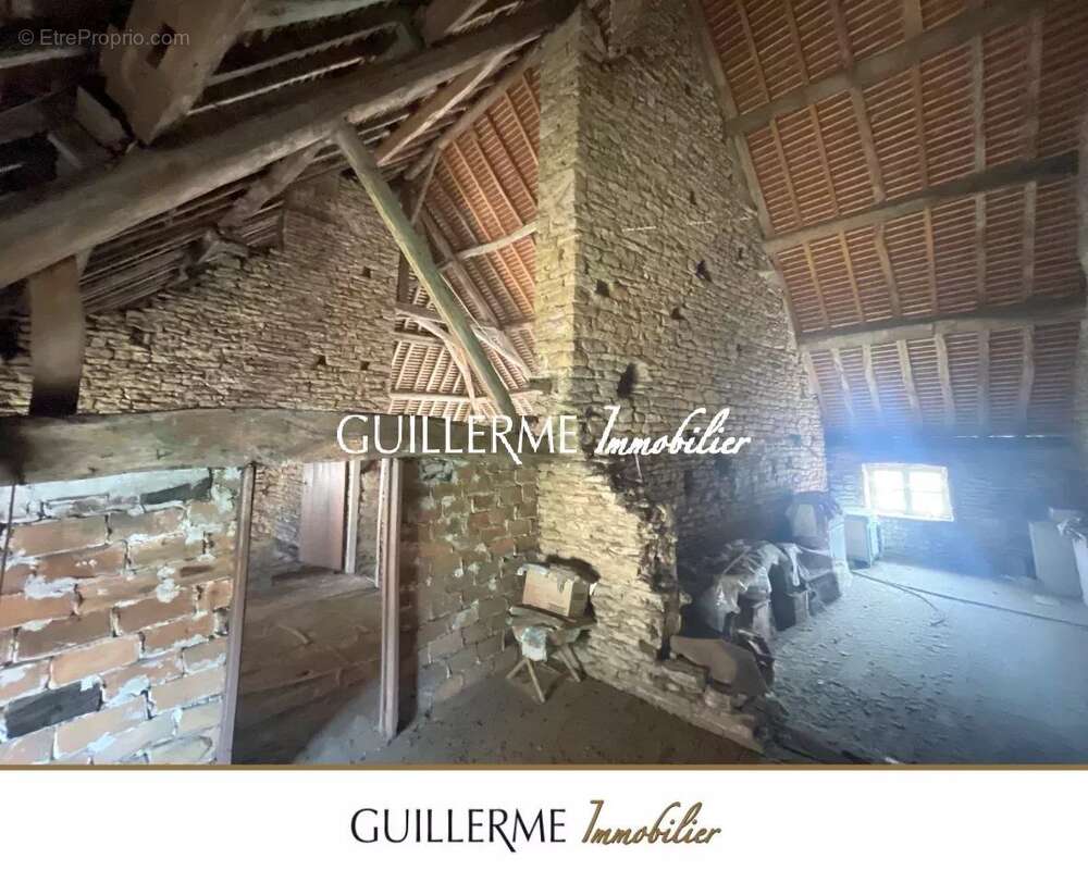 Appartement à SALORNAY-SUR-GUYE