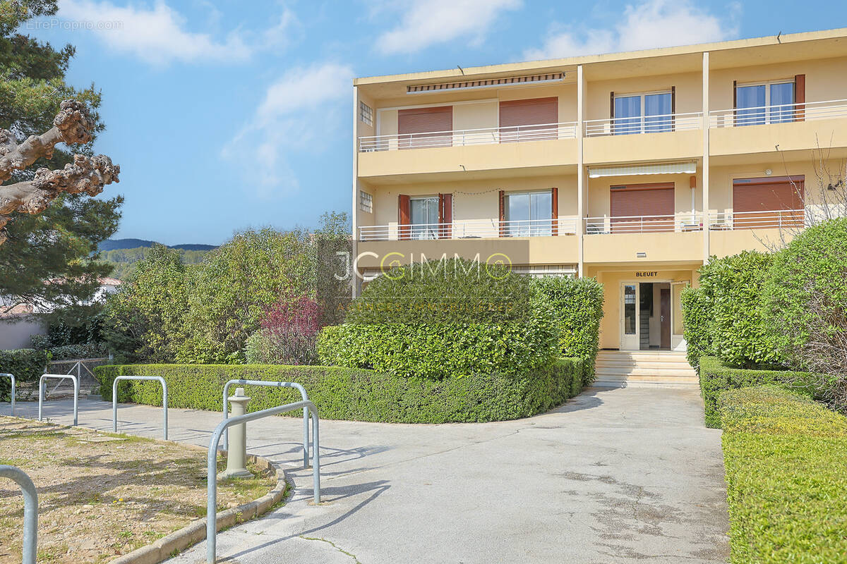 Appartement à CUERS