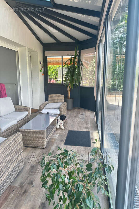 Maison à POUILLY-SOUS-CHARLIEU