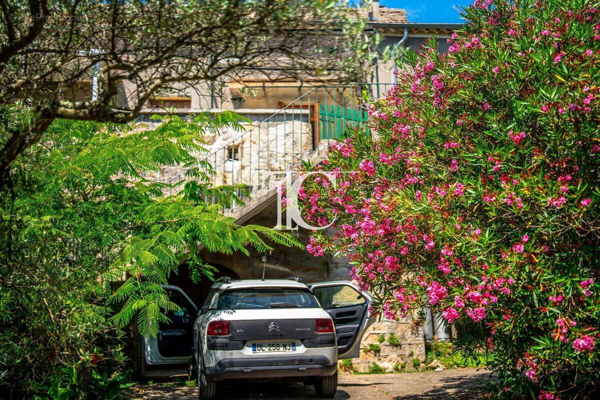 Maison à SAINT-PAUL-LE-JEUNE
