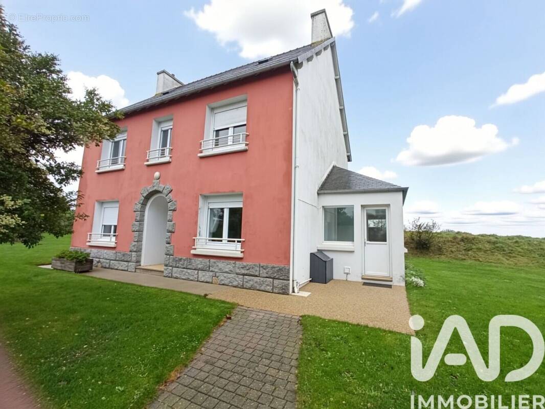 Photo 1 - Maison à PLOUNEVEZ-LOCHRIST