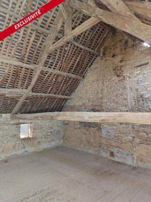 Maison à NEANT-SUR-YVEL