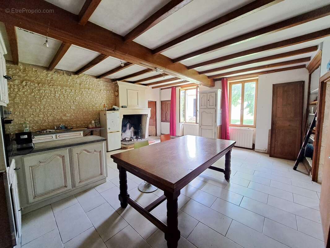 Maison à BAIGNES-SAINTE-RADEGONDE