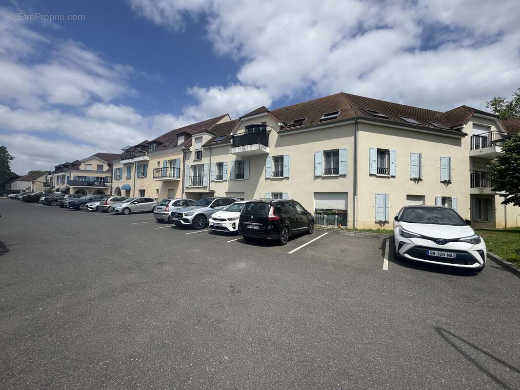 Appartement à VILLIERS-LE-BACLE