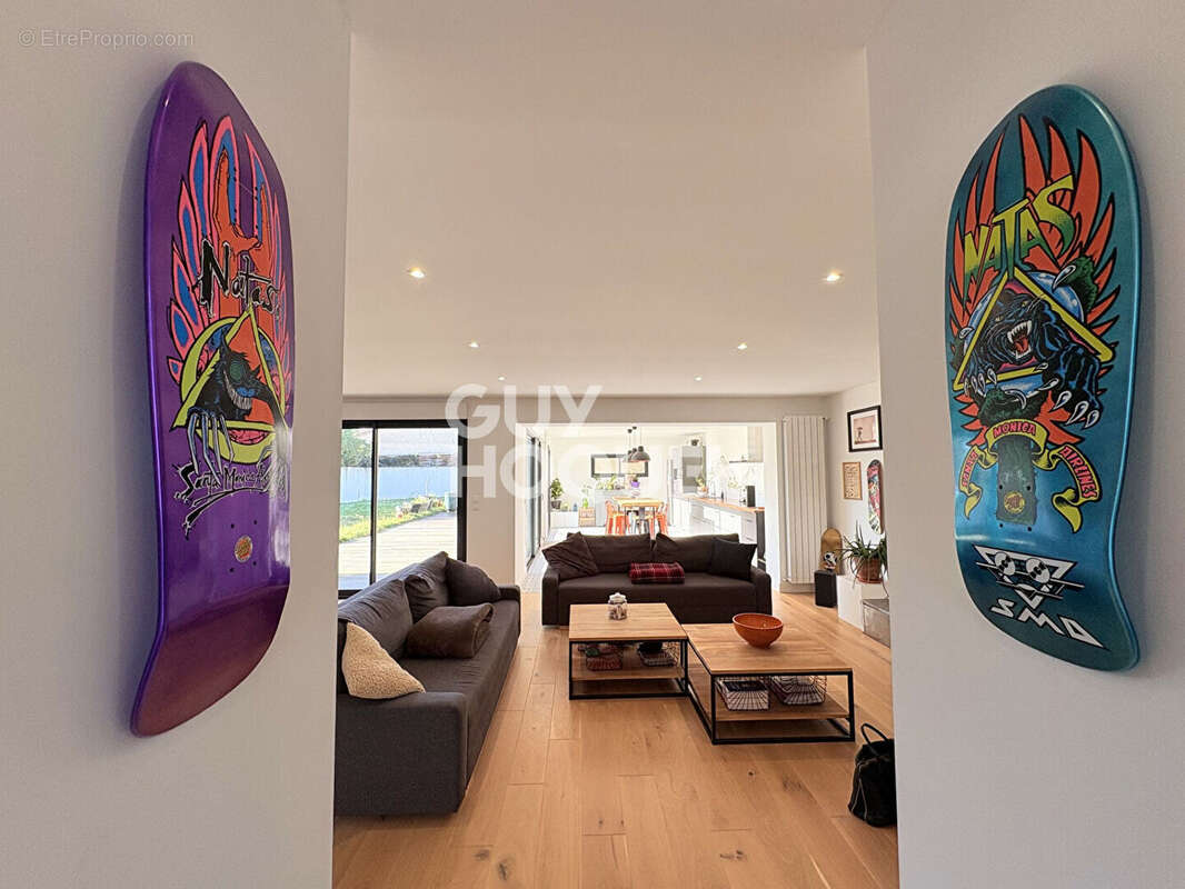 EXCLUSIVITE Chez Guy Hoquet Très belle maison entièrement rénovée, véritable coup de coeur ! - photo 2