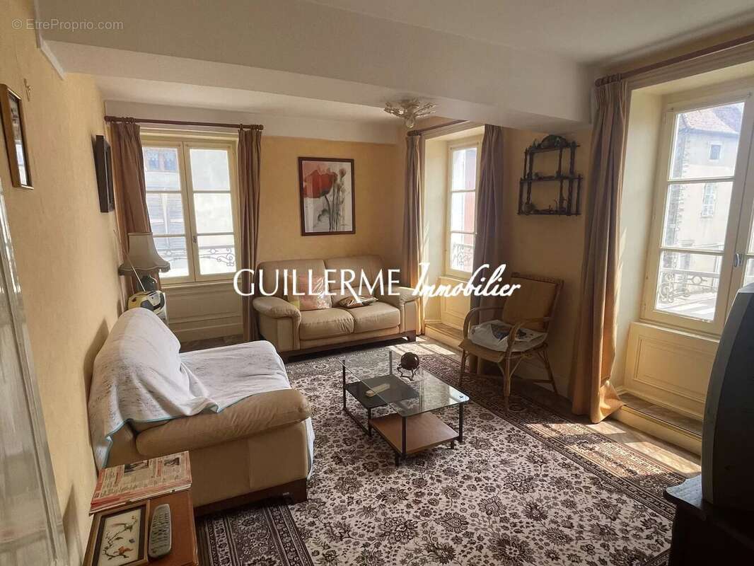 Immeuble en pierre, coeur de village, idéal investisseur - photo 6