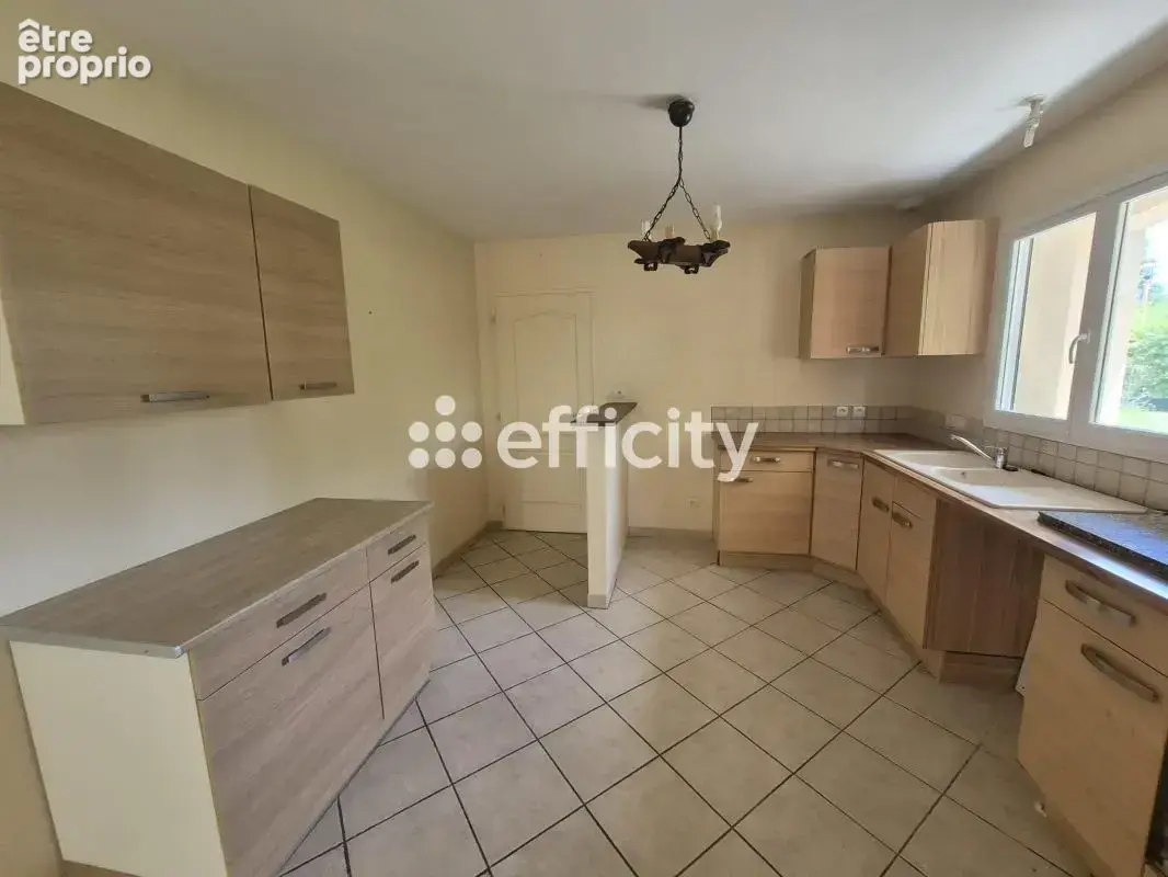 Maison 5 pièces 91 m² à vendre à Roumazieres-Loubert (16270) - photo 7
