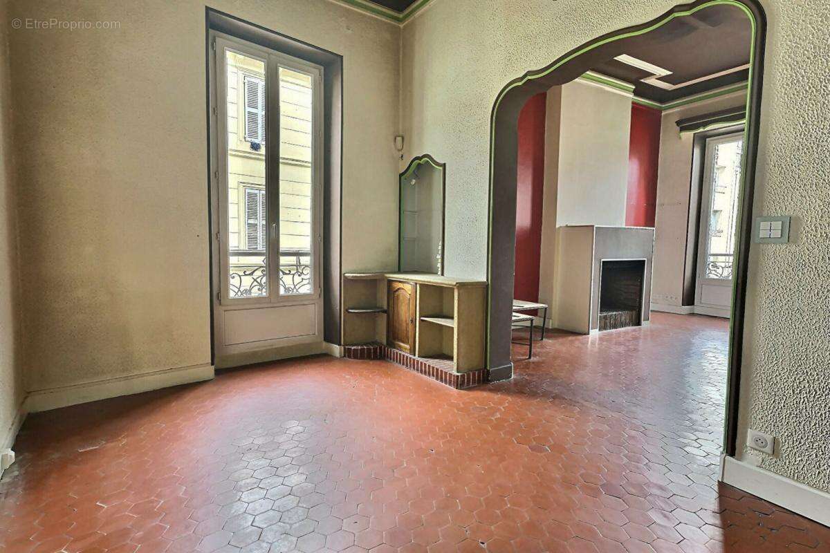 Appartement à MARSEILLE-1E