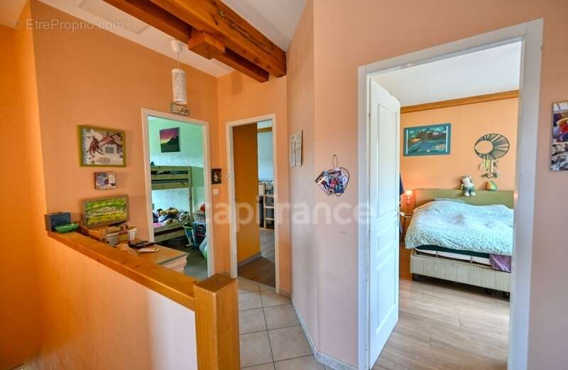 Appartement à COURZIEU